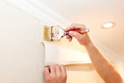 Pose de papier peint à Ménessaire — revêtements muraux et toiles de verre